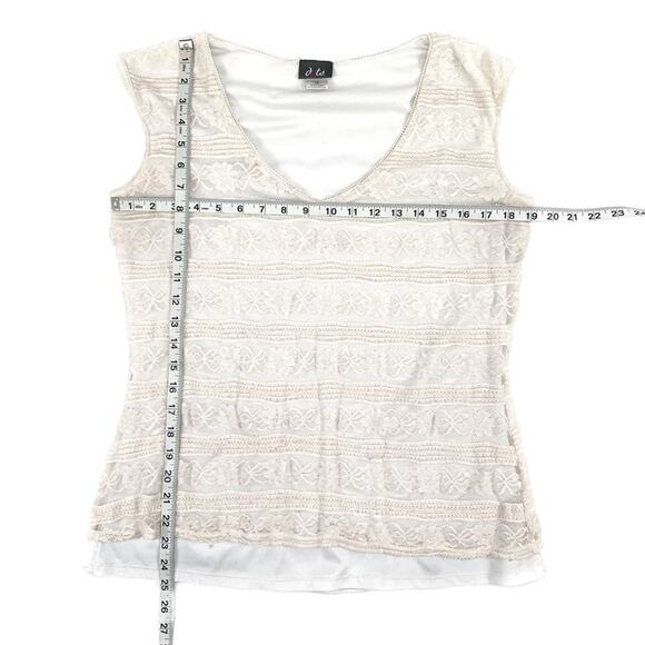 Ivory Lace Sleeveless Top - Picture 5 of 8